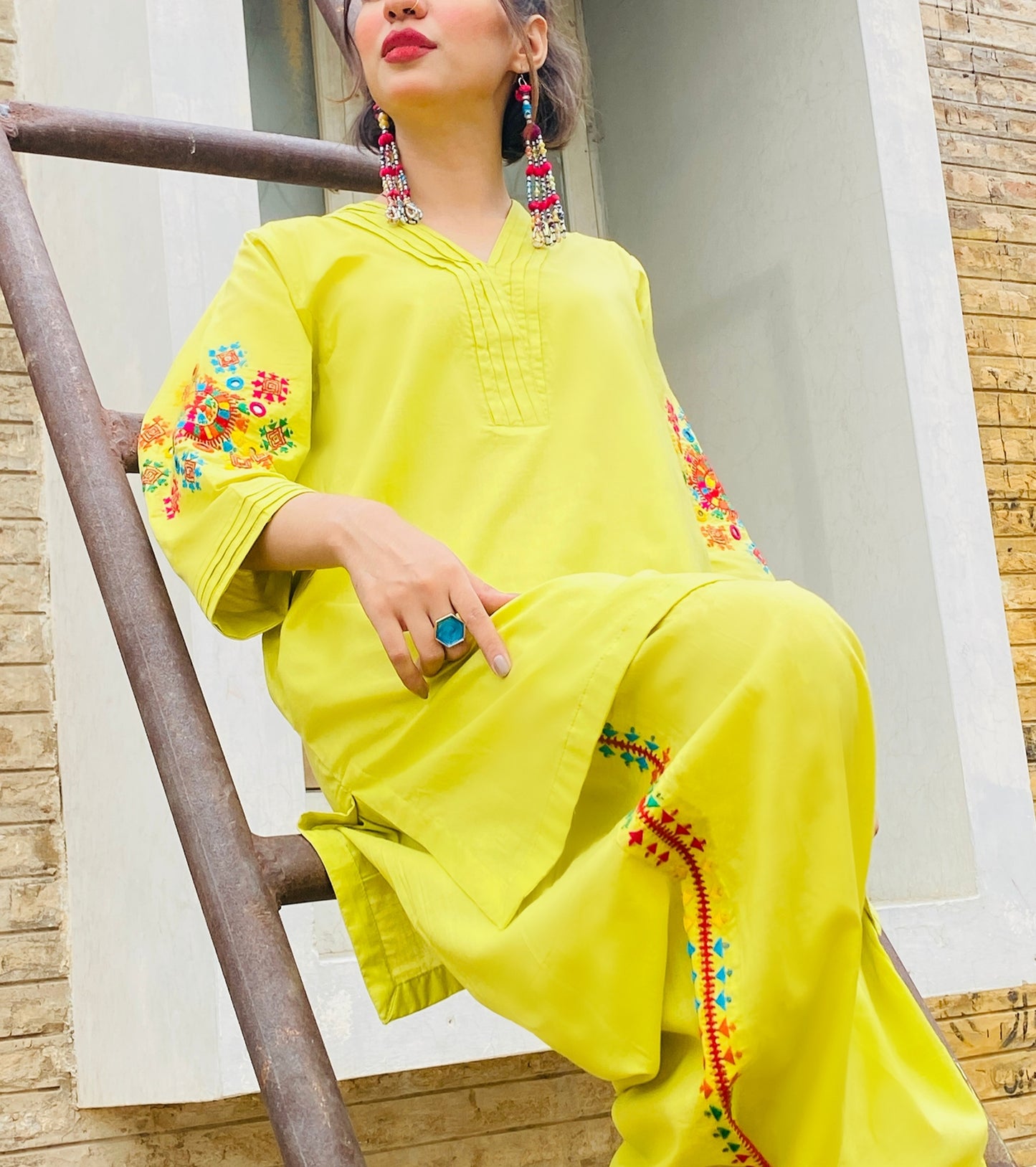 A vibrant firefly - Lime Hand-Embroidered 2-Piece Set