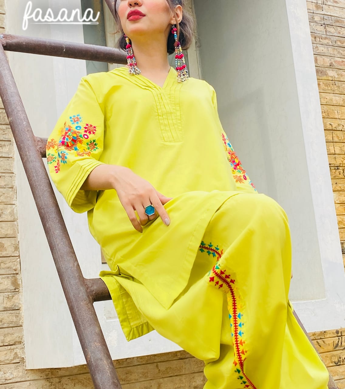 A vibrant firefly - Lime Hand-Embroidered 2-Piece Set